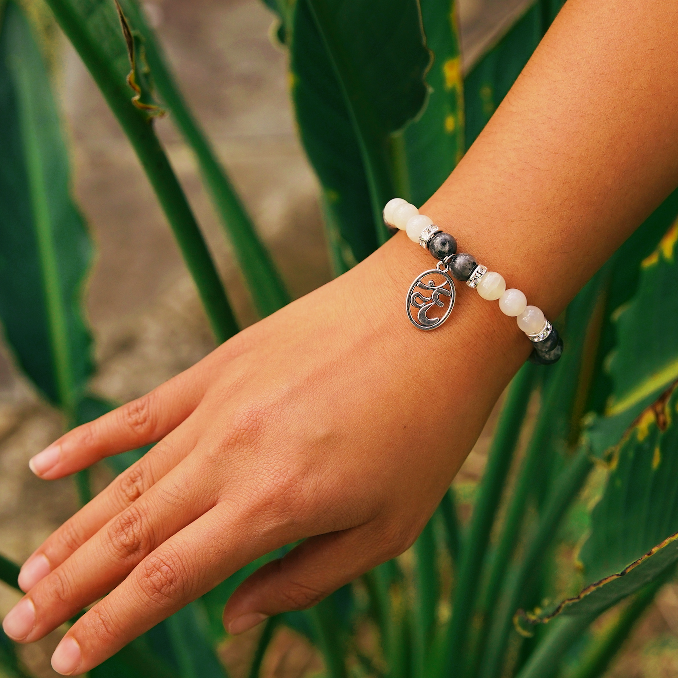 "Moon Energy" Bracelet - Moonstone & Black Labradorite
